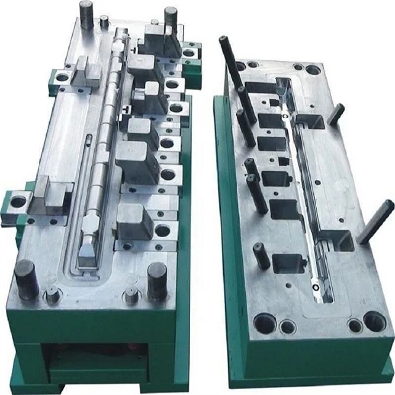 Пресс-форма для пластикового бака радиатора Auot